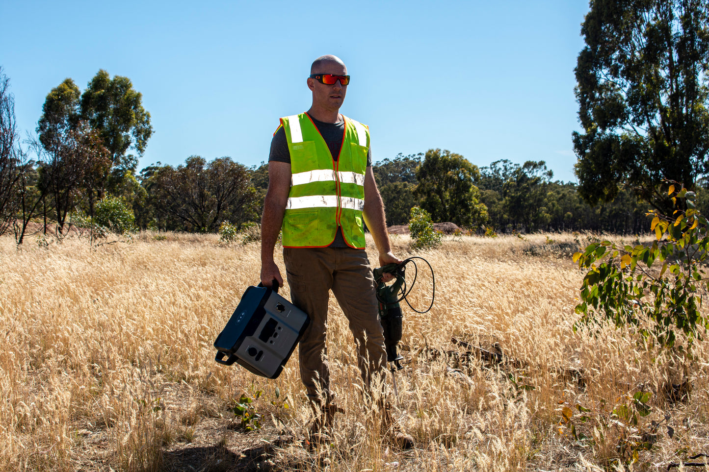 Minotaur – Hand-held Lithium Solar Generator