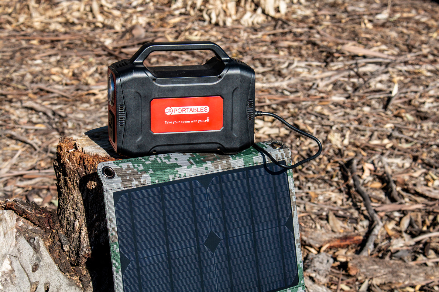 Thia – Hand-held Lithium Solar Generator