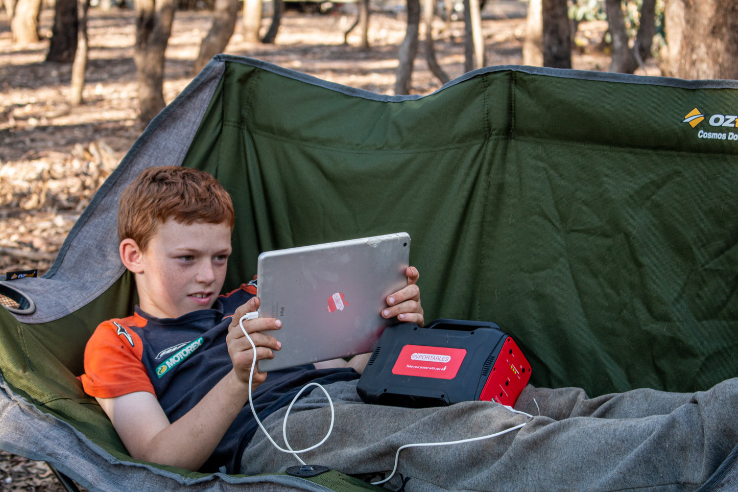 Thia – Hand-held Lithium Solar Generator